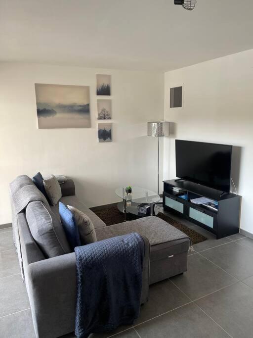 סן-מקסים Proche Mer Et Centre Appart 2 Pieces Wifi&Clim מראה חיצוני תמונה