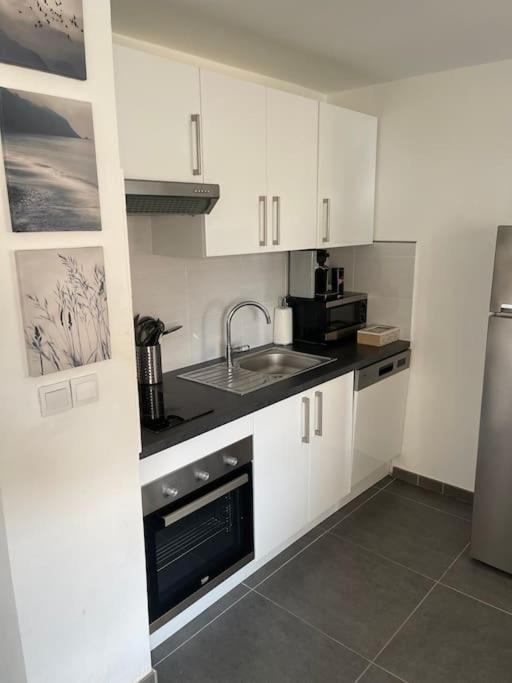 סן-מקסים Proche Mer Et Centre Appart 2 Pieces Wifi&Clim מראה חיצוני תמונה